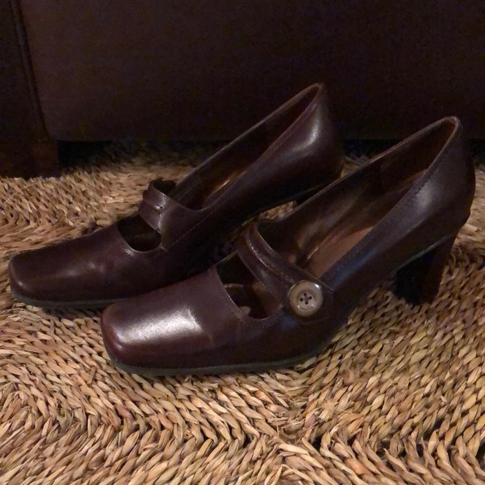 Chocolate Brown Woman’s Franco Sarto Pump, size 10M
